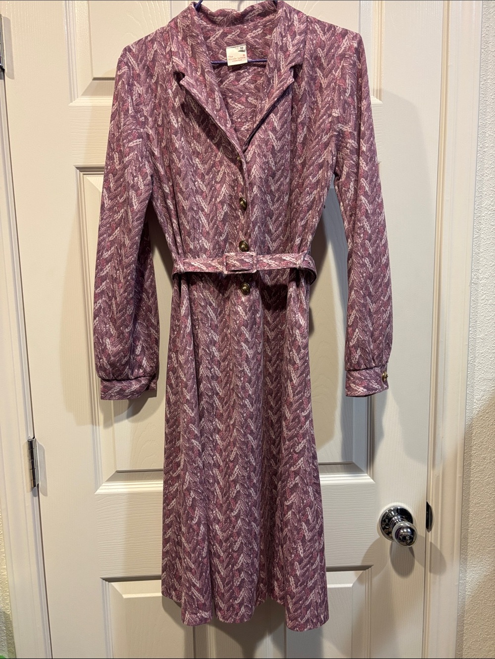 Vintage-Inspired Long Sleeve Mauve Patterned Shirt Dress with Belt